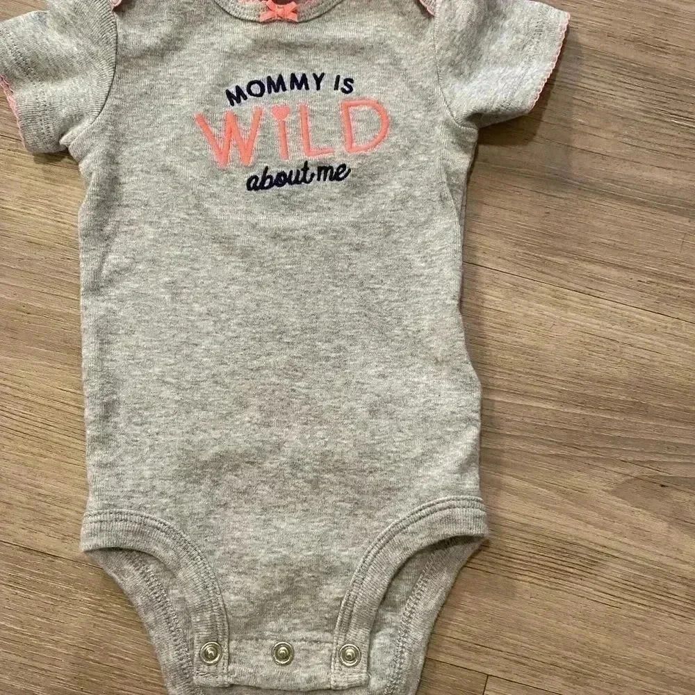 BUNDLE**5 adorable onesies - Picture 5 of 9